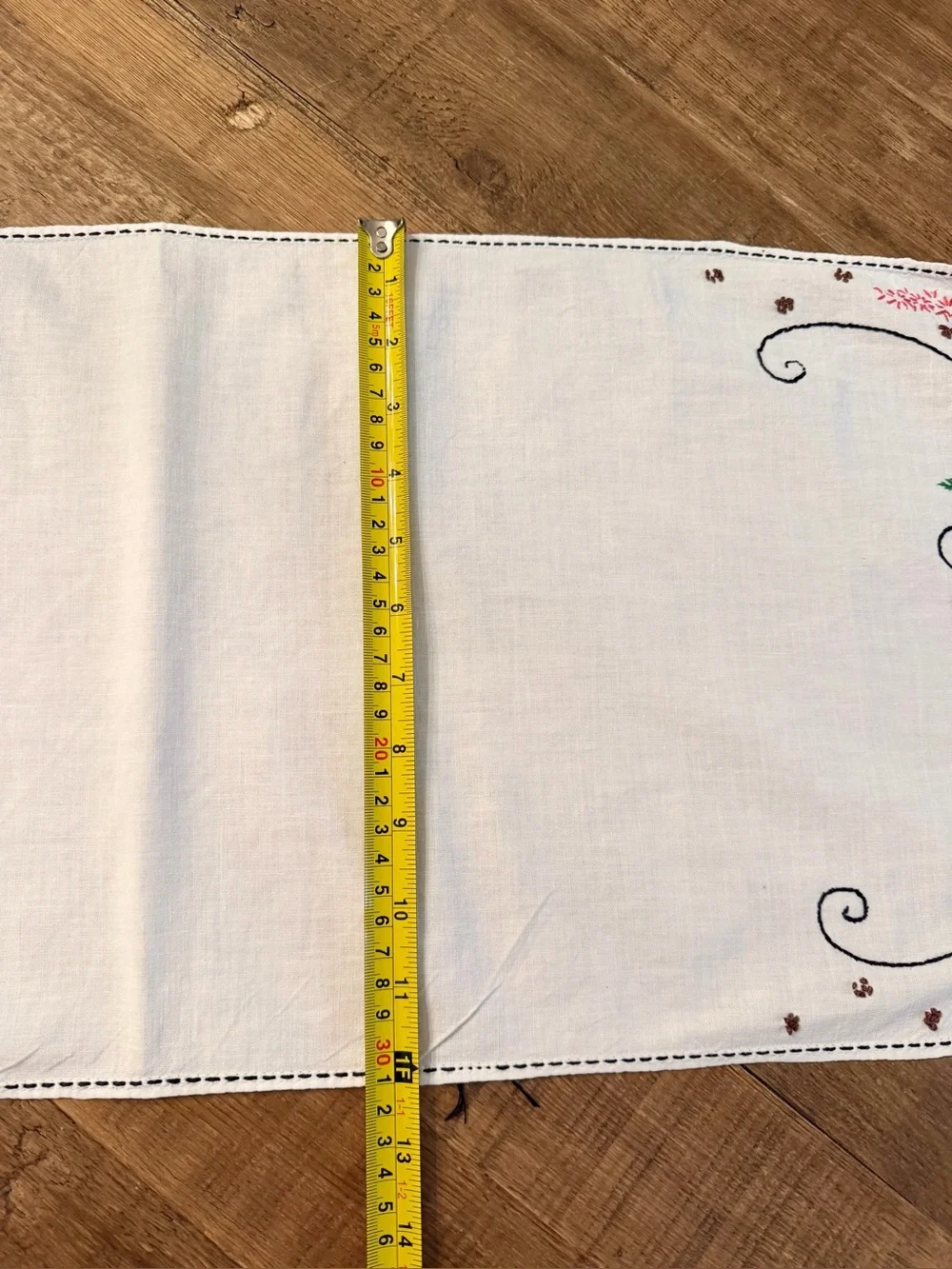 Vintage 50’s Embroidered Floral Table Runner. Red | Green. Rustic | Foliage